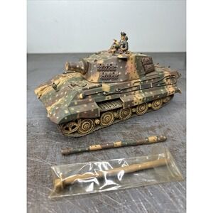 21st Century 1/32 scale Ultimate Soldier WWII German KING TIGER 212 With Figures